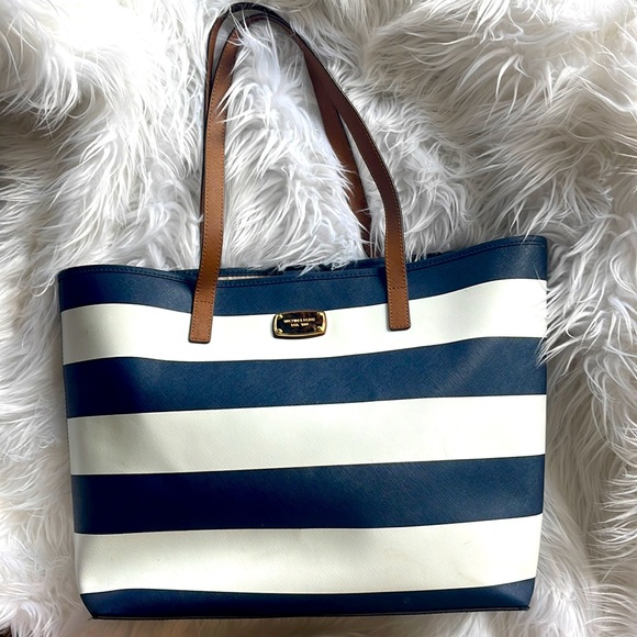 Michael Kors Handbags - Michael Kors Tote
